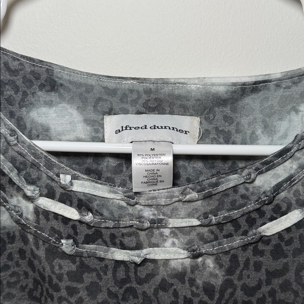 Alfred Dunner Women’s Black White Animal Print Short Sleeve Top Medium - Picture 2 of 6